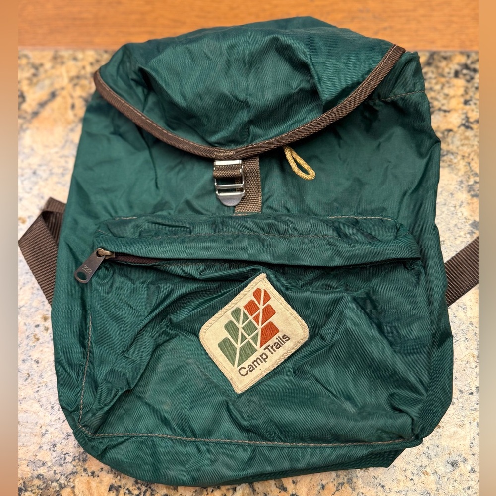Vintage Forrest green mini Backpack (measurements) retro patches zipper pocket